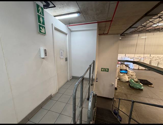 2,305M² WAREHOUSE TO LET IN BLACKHEATH INDUSTRIAL